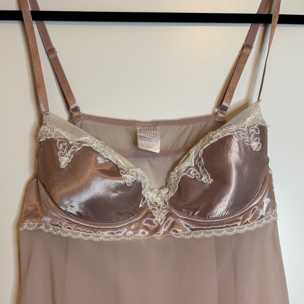 Gorgeous Pale Pink Slip - Picture 4 of 13